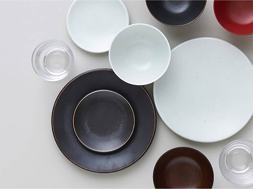 Serveware, Dishware, Circle, Porcelain, Pottery, Plastic, Platter, Cup, Ceramic, Cookware and bakeware, 