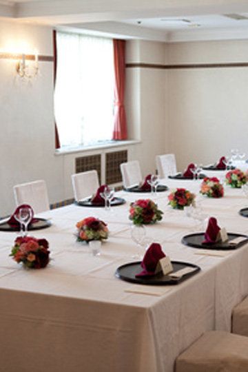 Room, Interior design, Table, Restaurant, Furniture, Textile, Banquet, Event, Tablecloth, Centrepiece, 