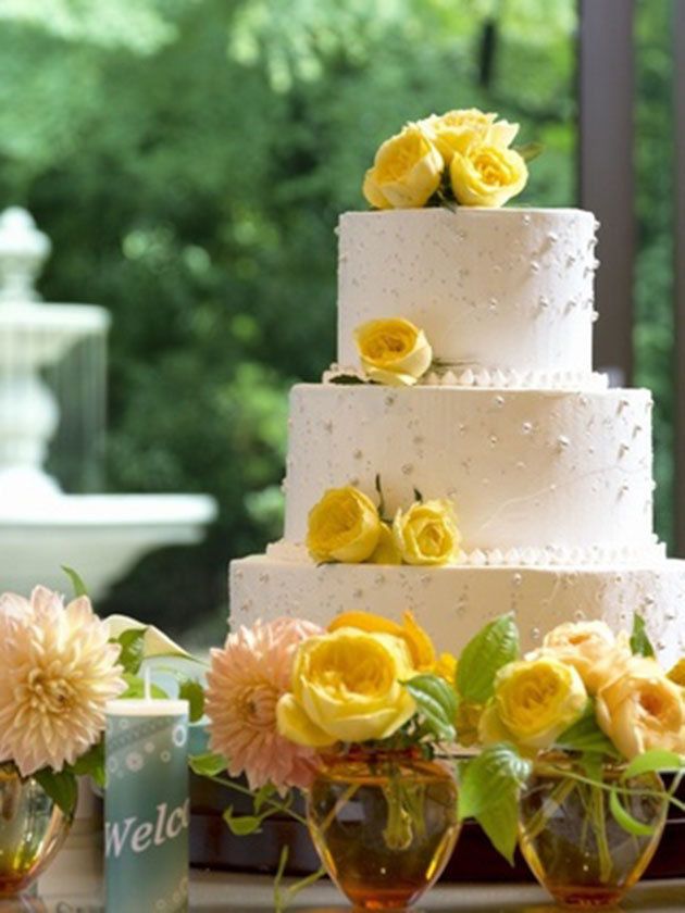 Buttercream, Cake, Icing, Wedding cake, Cake decorating, Sugar paste, Yellow, Food, Sugar cake, Dessert, 