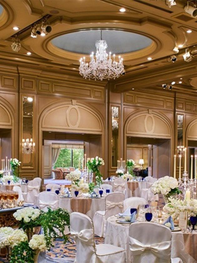 Decoration, Wedding banquet, Function hall, Banquet, Rehearsal dinner, Restaurant, Centrepiece, Building, Party, Ceiling, 