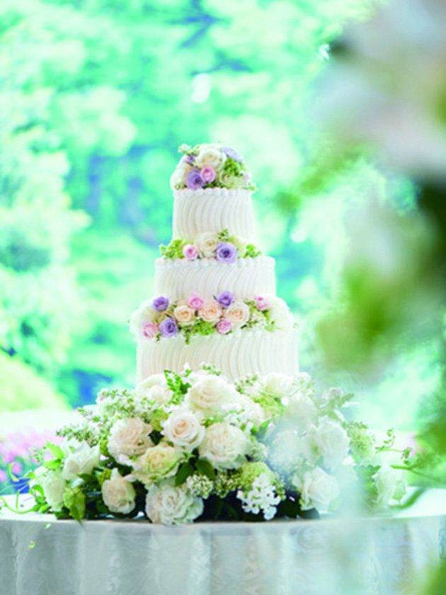 Wedding cake, Wedding ceremony supply, Flower, Plant, Floral design, Floristry, Buttercream, Icing, Flower Arranging, Cake, 