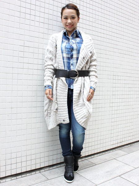 Clothing, Sleeve, Textile, Collar, Style, Street fashion, Electric blue, Cobalt blue, Boot, Scarf, 