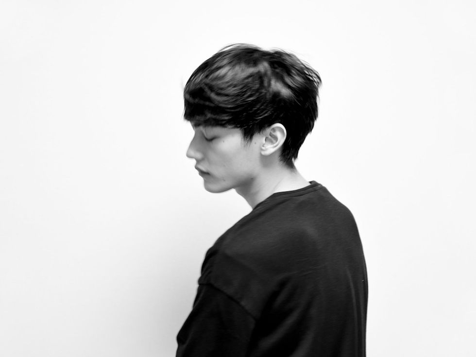 Ear, Hairstyle, Sleeve, Shoulder, Style, Jaw, Monochrome, Monochrome photography, Neck, Black-and-white, 
