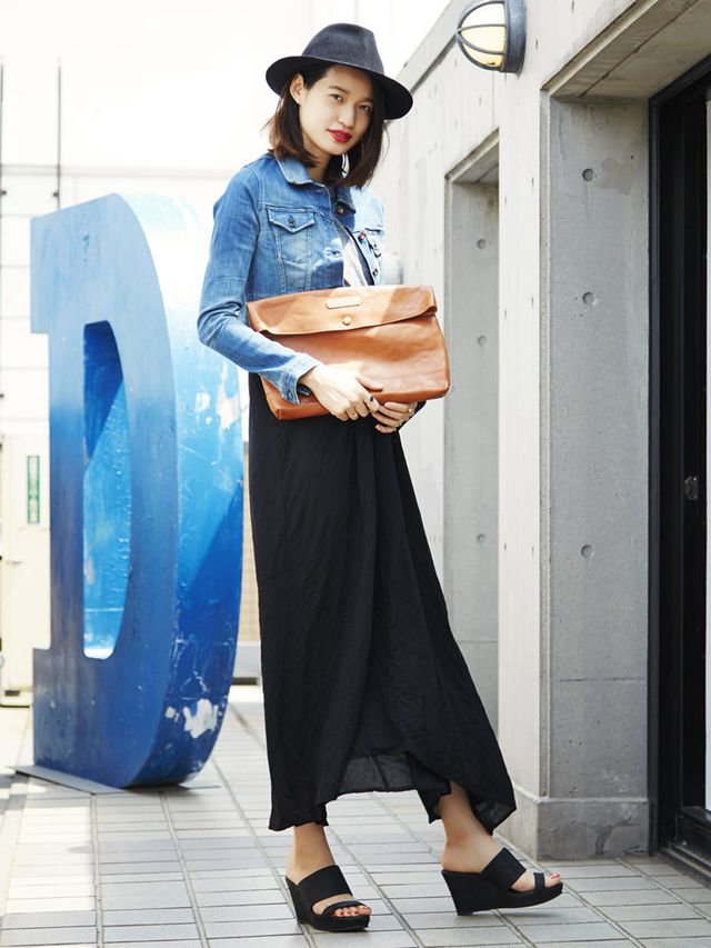 Clothing, Blue, Hat, Sleeve, Shoulder, Standing, Joint, Style, Bag, Street fashion, 
