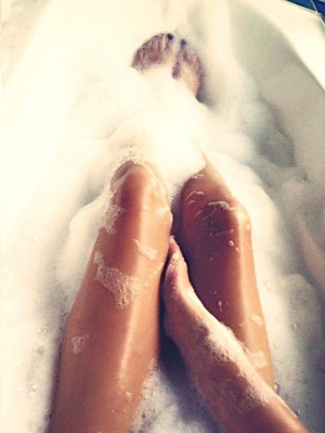 Fluid, Human leg, Photograph, Joint, Liquid, Toe, Barefoot, Foot, Bathing, Nail, 