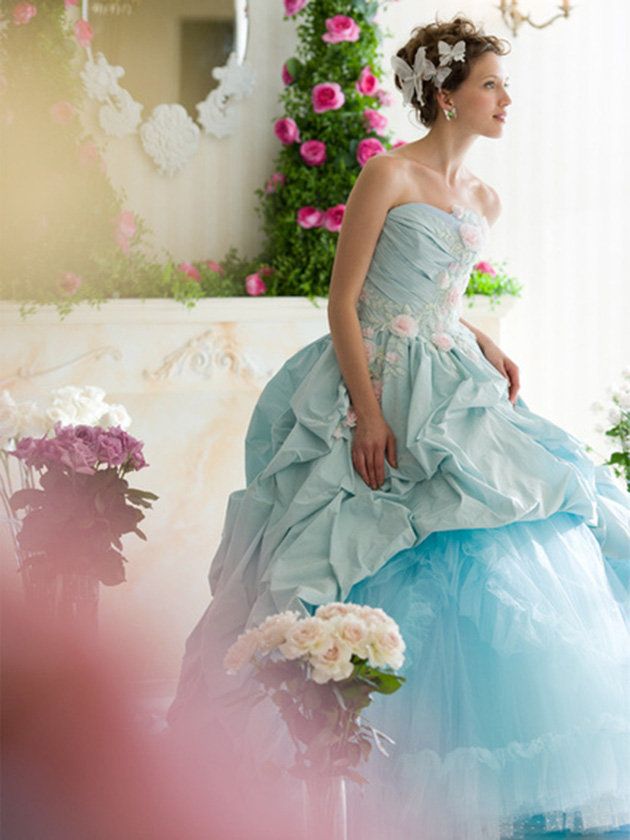 Petal, Dress, Shoulder, Pink, Style, Formal wear, Bouquet, Gown, Bridal clothing, Cut flowers, 
