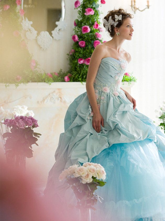 Petal, Dress, Shoulder, Flower, Pink, Bouquet, Formal wear, Style, Bridal clothing, Gown, 