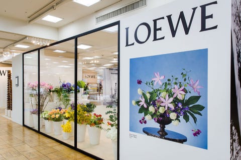 スペイン本店のフラワーショップを再現 ロエベ展 が日本橋三越本店に期間限定オープン