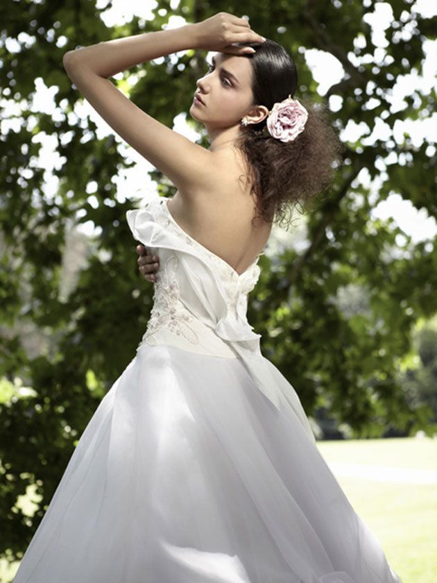 Gown, Wedding dress, Dress, Bride, Clothing, Bridal clothing, Photograph, Shoulder, Bridal party dress, Beauty, 