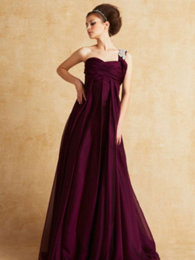 Gown, Clothing, Dress, Fashion model, Bridal party dress, Shoulder, Formal wear, Purple, A-line, Strapless dress, 