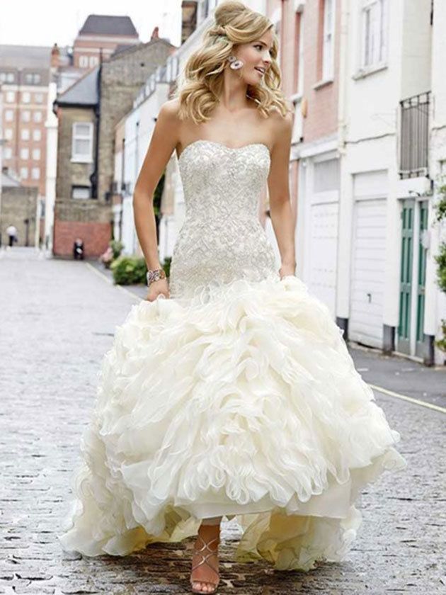 Gown, Wedding dress, Clothing, Dress, Bridal clothing, Photograph, Bridal party dress, Bride, Strapless dress, Shoulder, 
