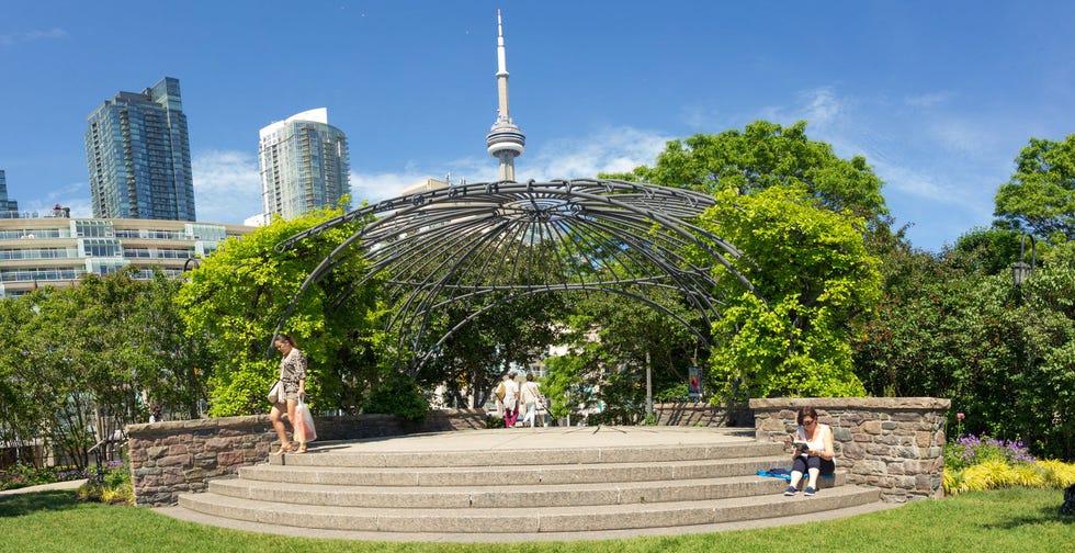 Architecture, Leisure, Tower, Landmark, Garden, People in nature, Tower block, Metropolitan area, Park, Finial, 