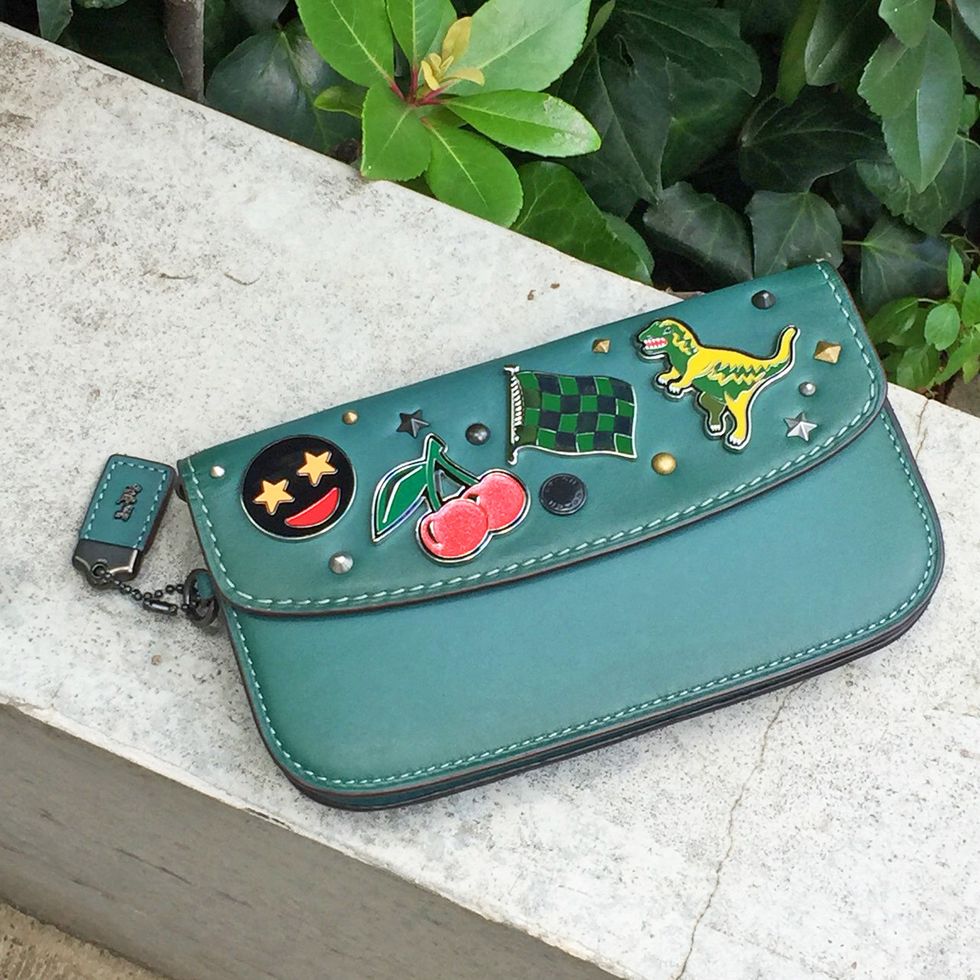 Green, Textile, Leaf, Teal, Turquoise, Pattern, Aqua, Coin purse, Shoulder bag, Needlework, 