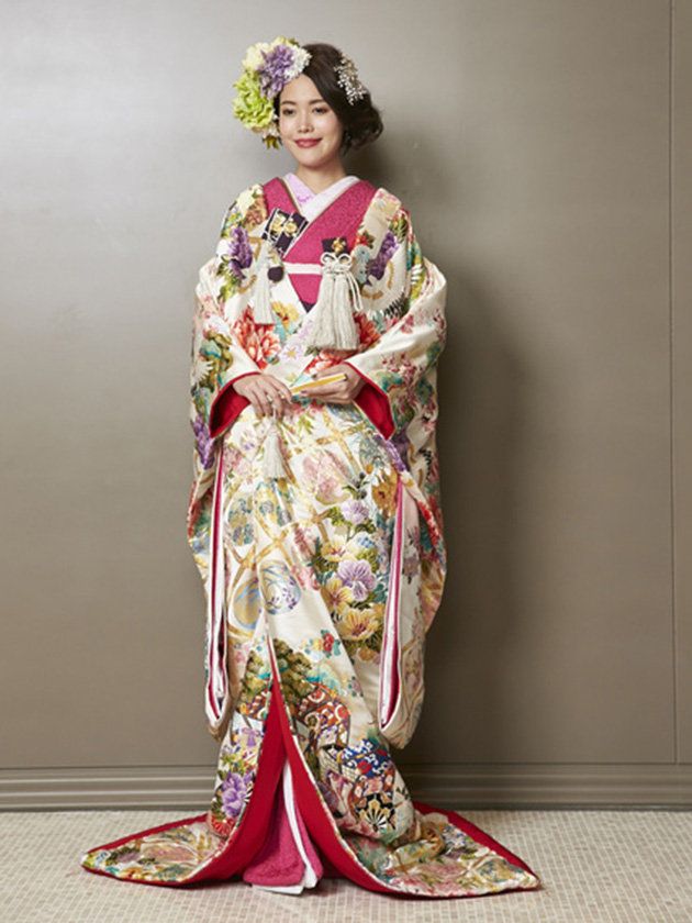 Sleeve, Textile, Fashion, Kimono, Costume, Fashion design, Makeover, Artificial flower, Robe, Photo shoot, 