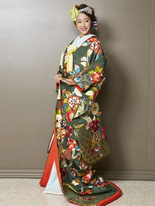 Sleeve, Kimono, Headgear, Costume, Shimada, Costume design, Vintage clothing, Visual arts, Makeover, Fashion design, 