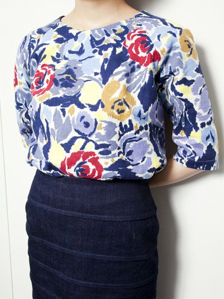 Clothing, Blue, Sleeve, Shoulder, Textile, Joint, Style, Pattern, Electric blue, Fashion, 