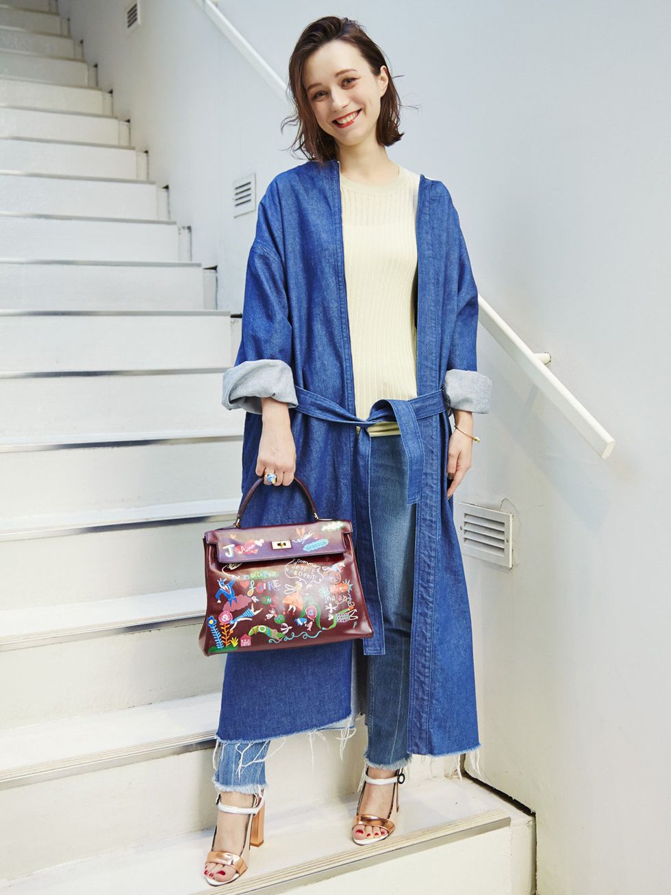 Clothing, Blue, Sleeve, Shoulder, Bag, Textile, Outerwear, Style, Street fashion, Electric blue, 