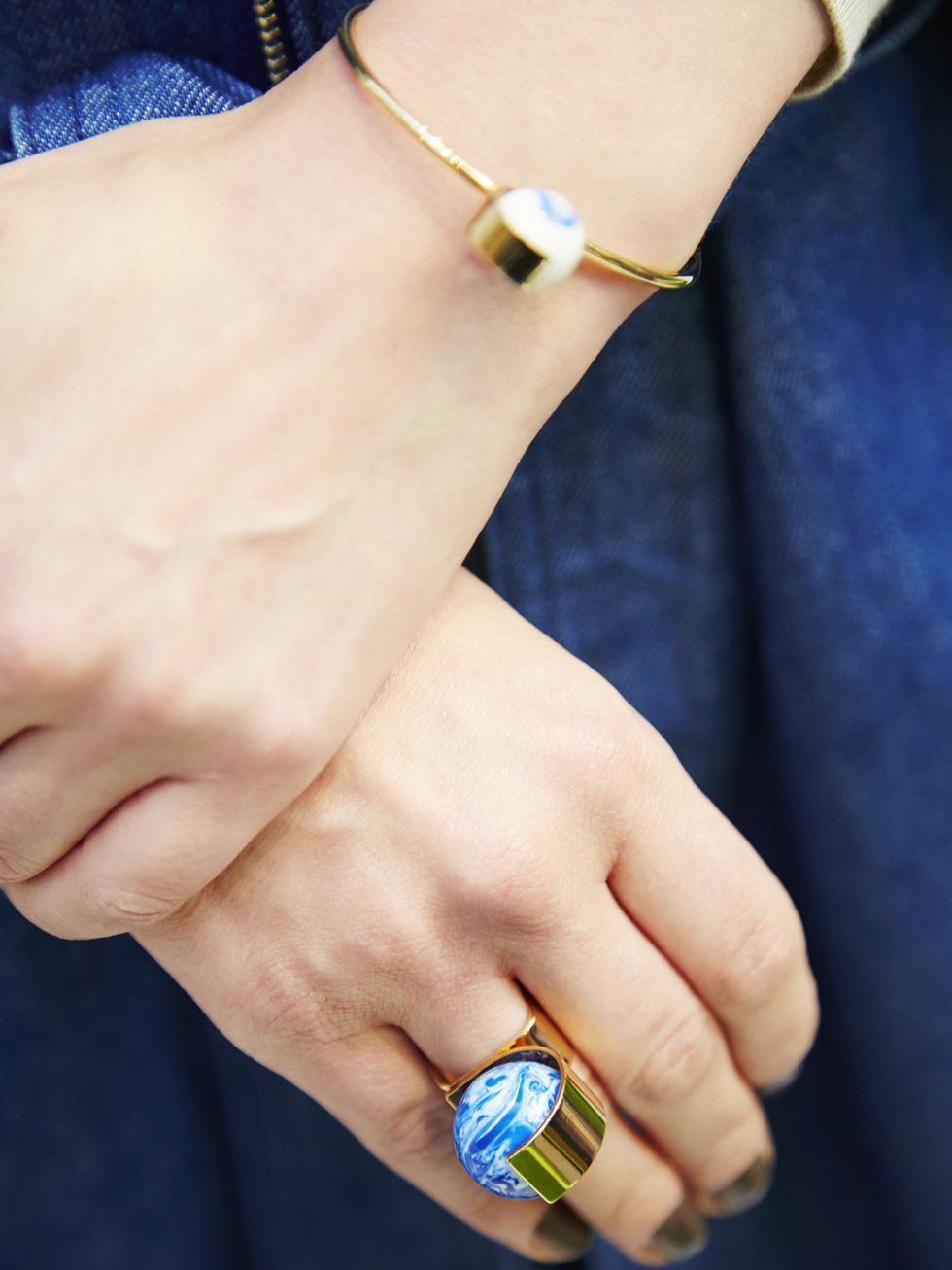 Finger, Blue, Skin, Wrist, Joint, Nail, Jewellery, Fashion accessory, Thumb, Electric blue, 