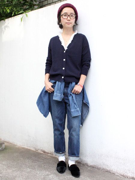 Clothing, Denim, Sleeve, Jeans, Shoulder, Collar, Textile, Outerwear, White, Style, 