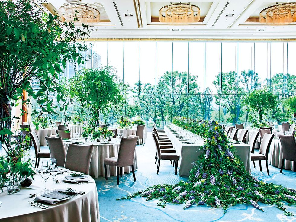 Decoration, Green, Building, Tree, Branch, Plant, Wedding reception, Function hall, Room, Architecture, 
