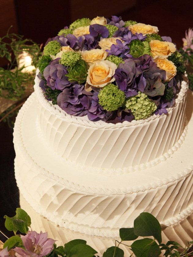 Cake, Sweetness, Dessert, Food, Baked goods, Flower, Petal, Cake decorating, Cuisine, Purple, 