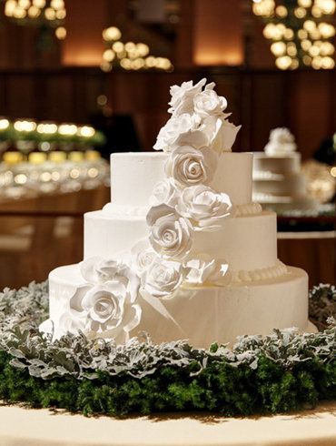 Wedding cake, Sugar paste, Cake, Cake decorating, Pasteles, Icing, Buttercream, Sugar cake, Wedding ceremony supply, Dessert, 