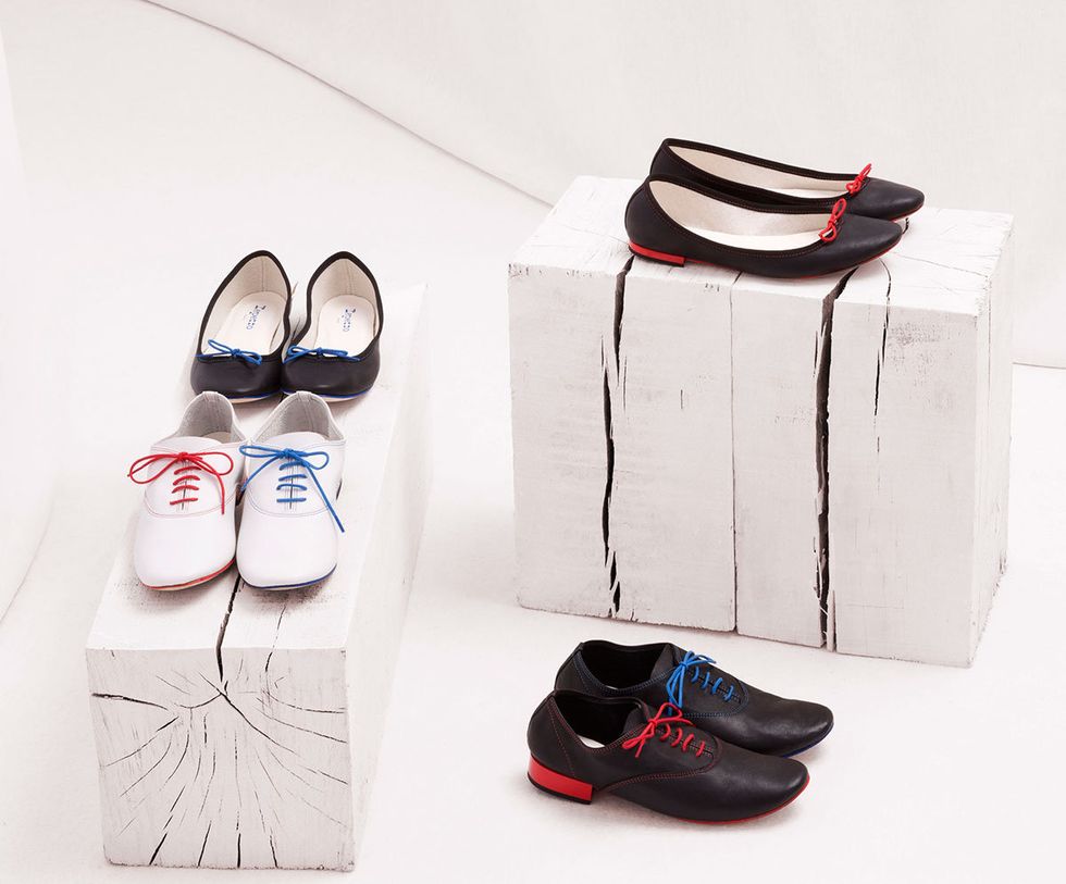 Footwear, White, Shoe, Sneakers, Carmine, Sportswear, Athletic shoe, Packaging and labeling, 