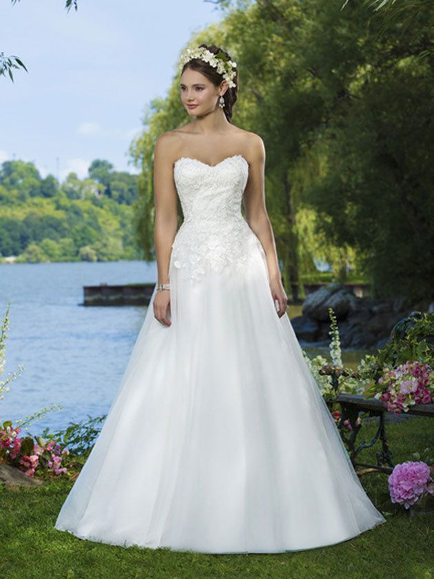 Clothing, Sleeve, Shoulder, Bridal clothing, Dress, Textile, Photograph, White, Gown, Wedding dress, 