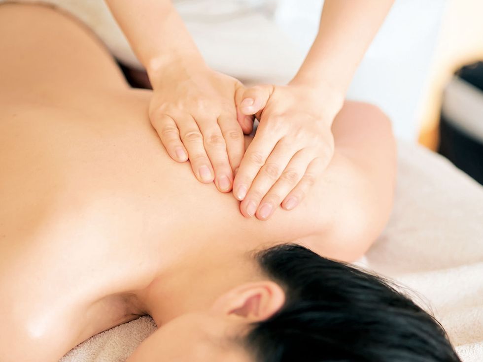 Skin, Close-up, Hand, Finger, Chiropractor, Massage, Neck, Joint, Black hair, Muscle, 