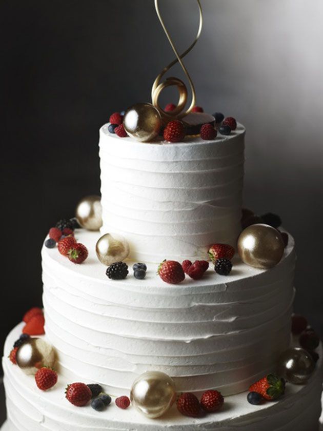 Cake, Sugar paste, Dessert, Icing, Cake decorating, Buttercream, Wedding cake, Food, Fondant, Torte, 