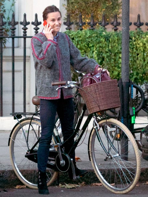 冬のオトナな自転車コーデは 妹ピッパ ミドルトンがお手本