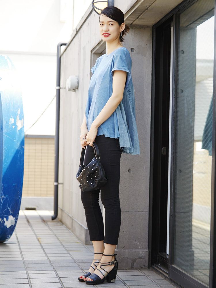 Clothing, Blue, Sleeve, Shoulder, Textile, Joint, Outerwear, Fashion accessory, Hat, Style, 