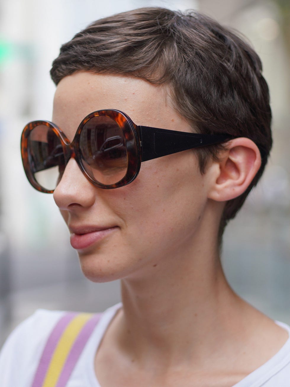 Eyewear, Glasses, Ear, Vision care, Lip, Goggles, Hairstyle, Chin, Forehead, Sunglasses, 
