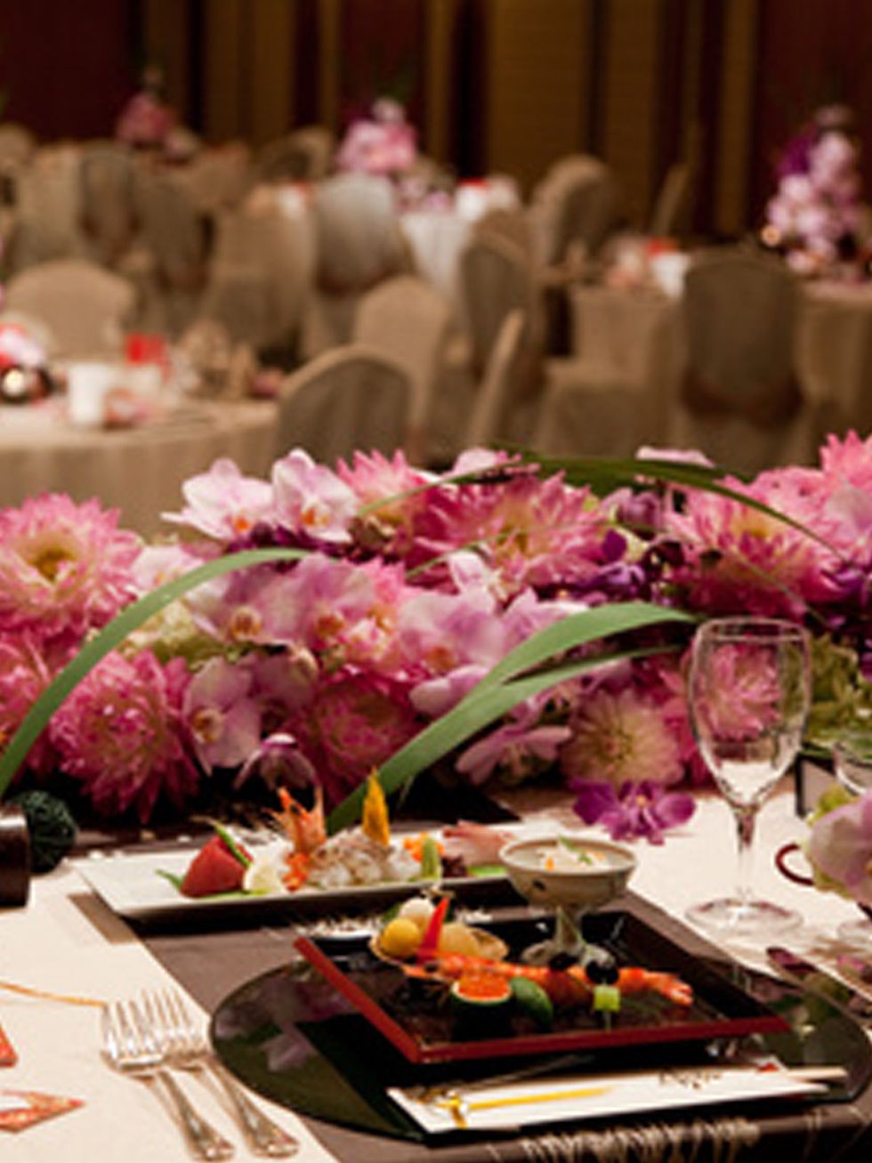 Centrepiece, Flower Arranging, Flower, Floral design, Floristry, Tableware, Rehearsal dinner, Pink, Plant, Cut flowers, 