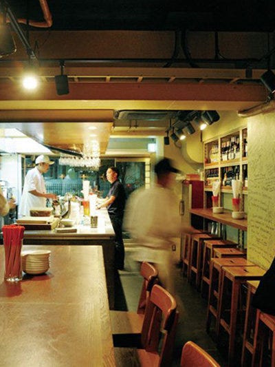 Lighting, Ceiling, Shelf, Restaurant, Customer, Shelving, Bookcase, Light fixture, Drinking establishment, Fast food restaurant, 