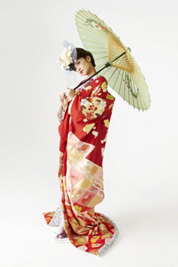 Kimono, Headgear, Costume, Fashion, Tradition, Art, Costume design, Wing, Fashion design, Silk, 