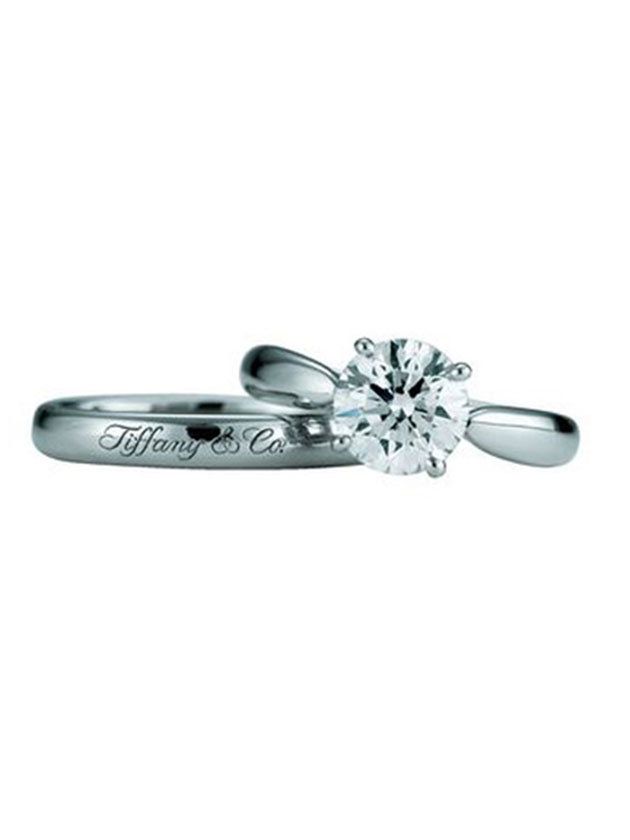 Ring, Platinum, Fashion accessory, Jewellery, Diamond, Engagement ring, Pre-engagement ring, Gemstone, Metal, Silver, 