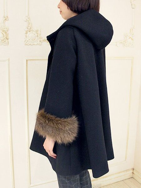 Sleeve, Coat, Textile, Standing, Outerwear, Overcoat, Wool, Natural material, Fur clothing, Woolen, 