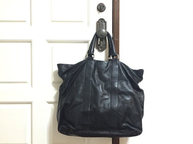 Bag, Leather, Black, Metal, Luggage and bags, Iron, Shoulder bag, Hobo bag, Steel, Liver, 