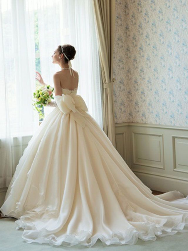 Gown, Wedding dress, Dress, Clothing, Bridal party dress, Bride, Bridal clothing, Shoulder, Photograph, Bridal accessory, 