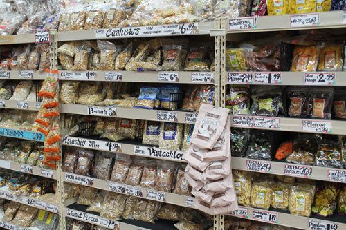 Retail, Supermarket, Convenience store, Grocery store, Trade, Shelf, Food storage, Frozen food, Delicacy, Convenience food, 