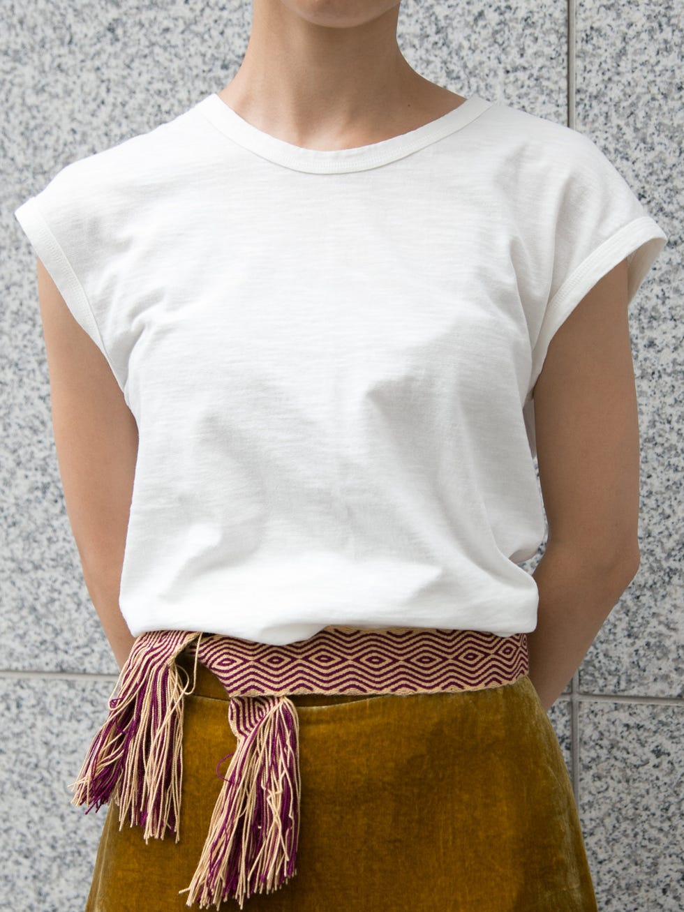 Clothing, White, T-shirt, Sleeve, Yellow, Neck, Shoulder, Crop top, Waist, Top, 