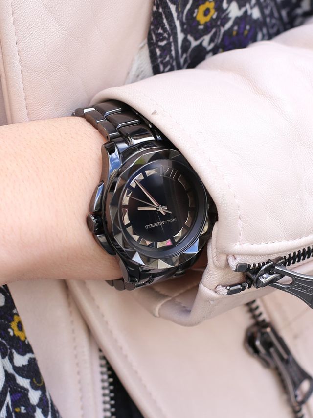 Watch, Wrist, Analog watch, Watch accessory, Fashion accessory, Black, Strap, Everyday carry, Clock, Metal, 