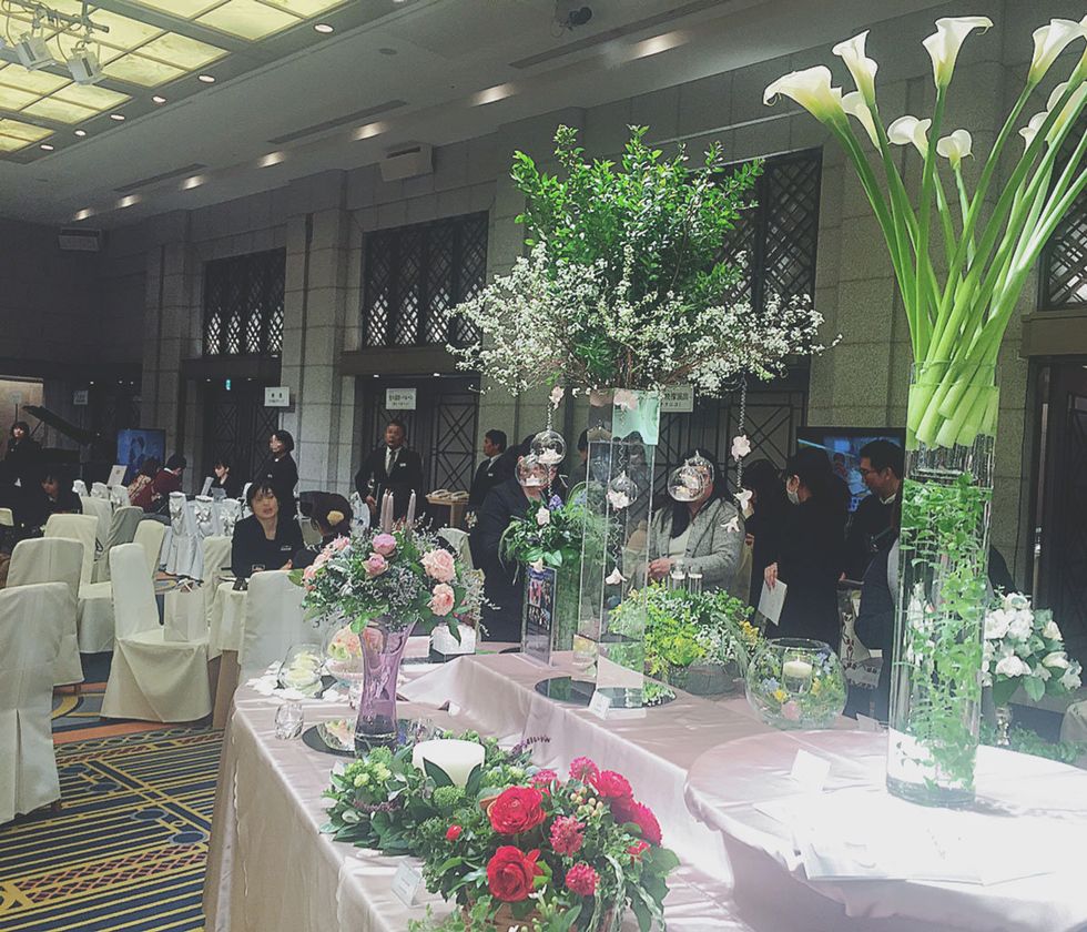 Floristry, Tablecloth, Flowerpot, Bouquet, Petal, Flower Arranging, Cut flowers, Floral design, Hall, Linens, 