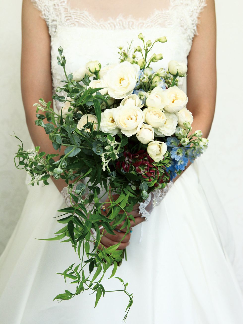 Clothing, Blue, Petal, Bouquet, Yellow, Shoulder, Flower, Cut flowers, Photograph, Floristry, 
