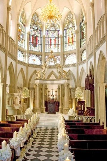 Aisle, Chapel, Holy places, Building, Place of worship, Religious institute, Altar, Interior design, Church, Synagogue, 