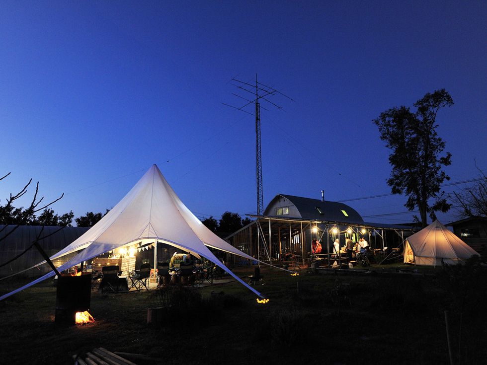 Tent, Electricity, Pole, Shade, Evening, Roof, Electrical network, Canopy, Electrical supply, Gazebo, 