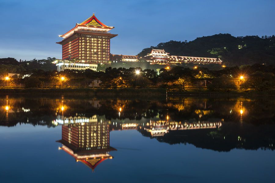 Reflection, Night, Landmark, Chinese architecture, Japanese architecture, Lake, Pagoda, Evening, Reservoir, Tourist attraction, 