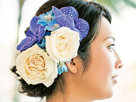 Hair, Headpiece, Flower, Hair accessory, Blue, Cut flowers, Rose, Turquoise, Plant, Bouquet, 