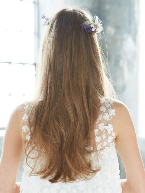 Clothing, Hairstyle, Shoulder, Textile, White, Petal, Summer, Hair accessory, Beauty, Long hair, 